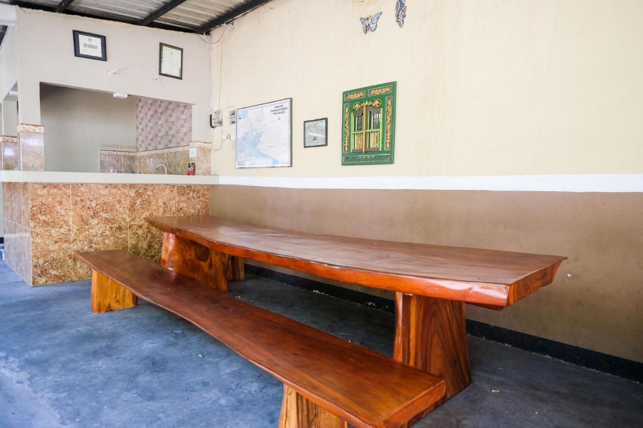 Отель Reddoorz Near Umy Yogyakarta Ngabean Экстерьер фото
