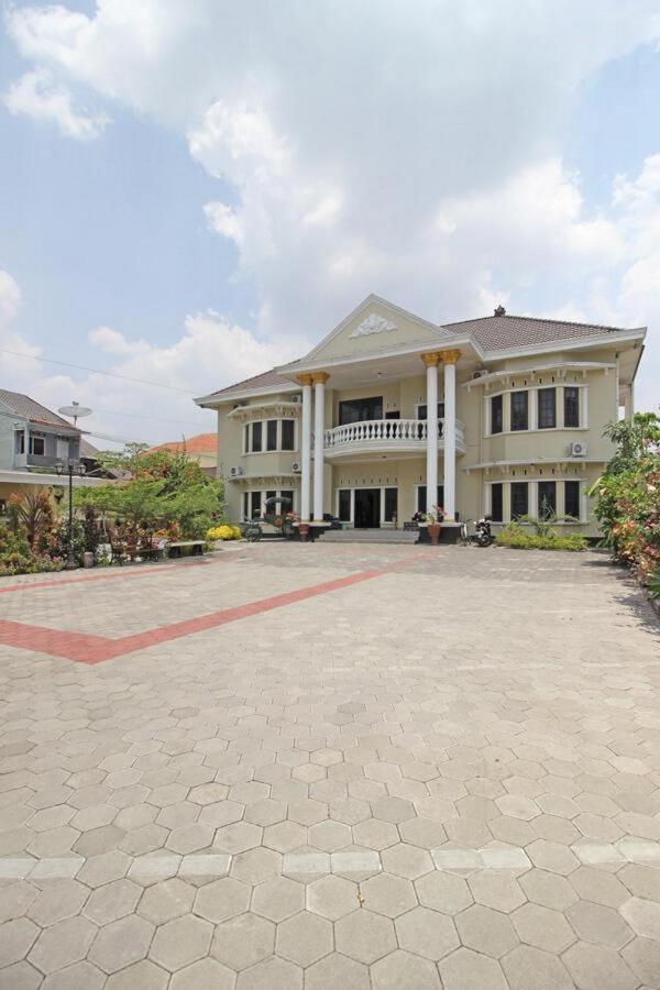 Отель Reddoorz Near Umy Yogyakarta Ngabean Экстерьер фото